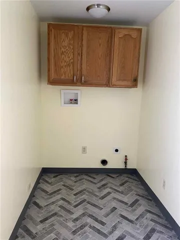 a view of a utility room