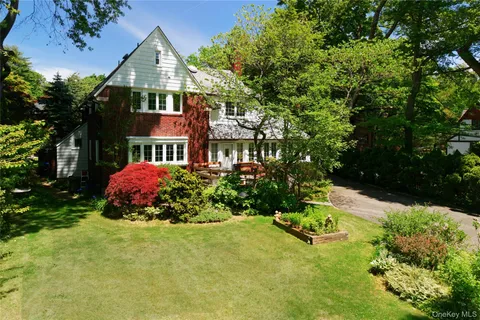 $1,849,000 | 10 Crescent Road, Port Washington, NY 11050