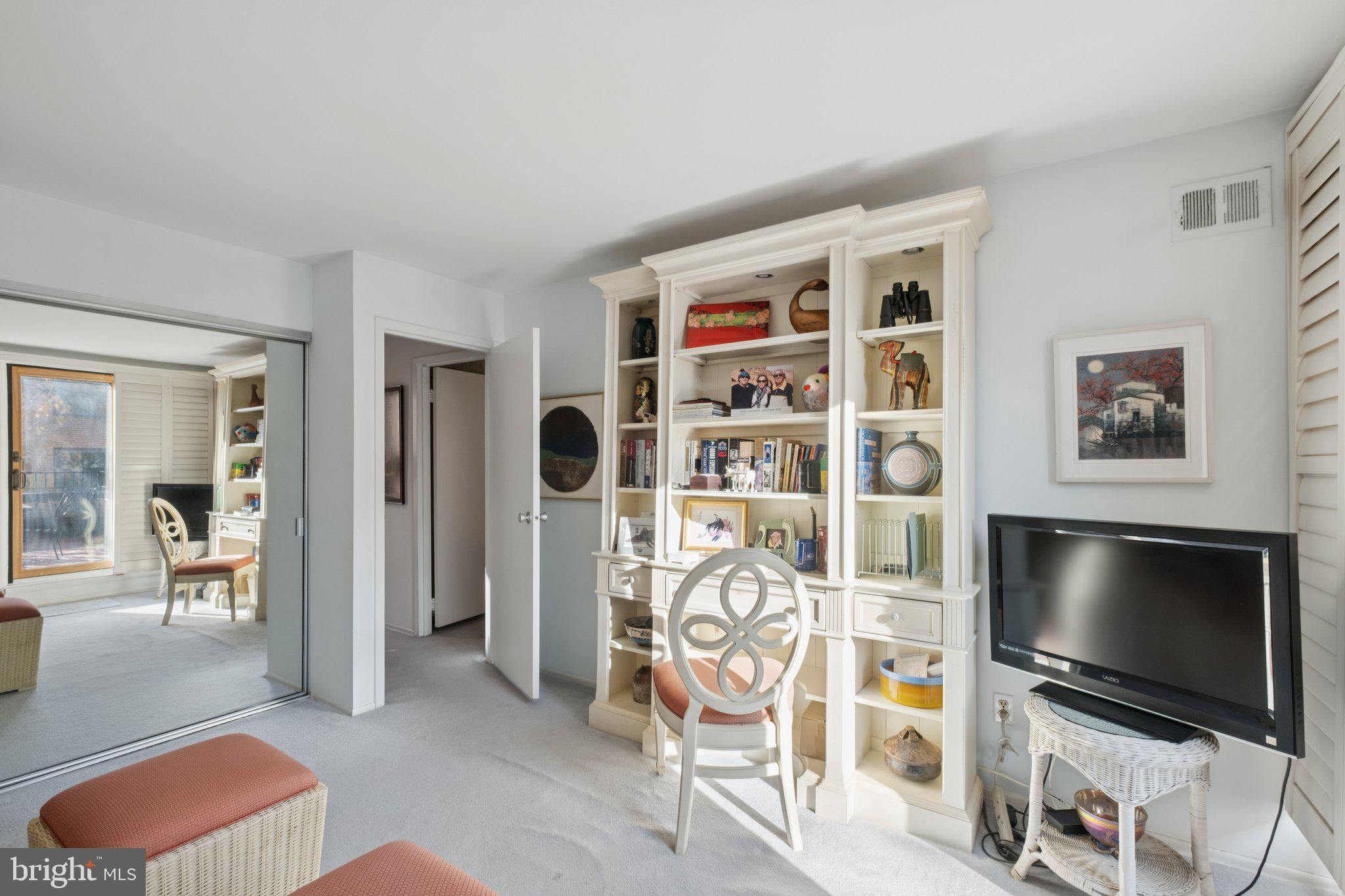 130 Spruce Street, Unit 15B Philadelphia, PA 19106 - Photo 20 of 27