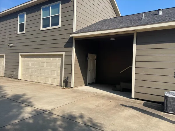 $1,675 | 517 Atchison Street, Sealy, TX 77474