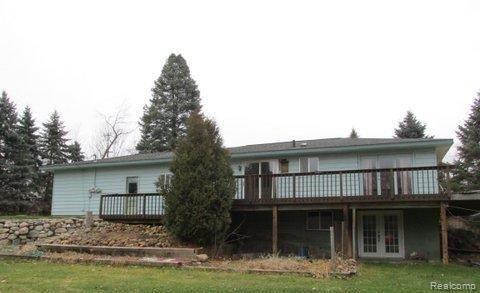 2701 Porter Road White Lake, MI 48383 - Photo 4 of 6 706465739 Rear view.jpg