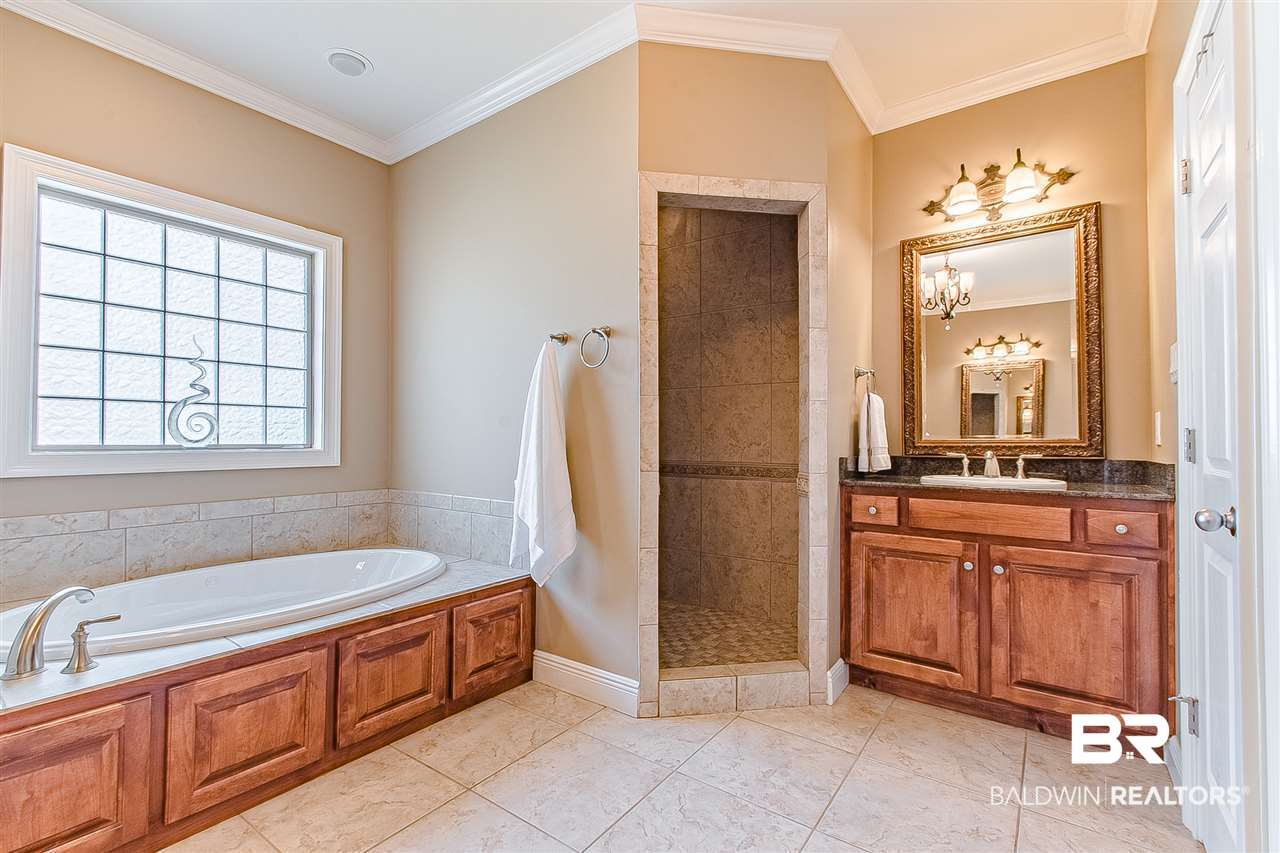 24204 Trowbridge Court Daphne, AL 36526 - Photo 20 of 36 Master Tub