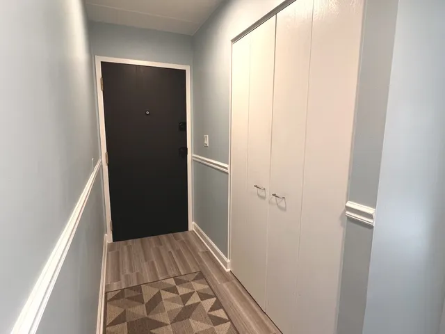 $215,000 | 210 Fountainview Lane, Unit 1A, Lombard, IL 60148