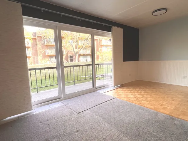 $215,000 | 210 Fountainview Lane, Unit 1A, Lombard, IL 60148