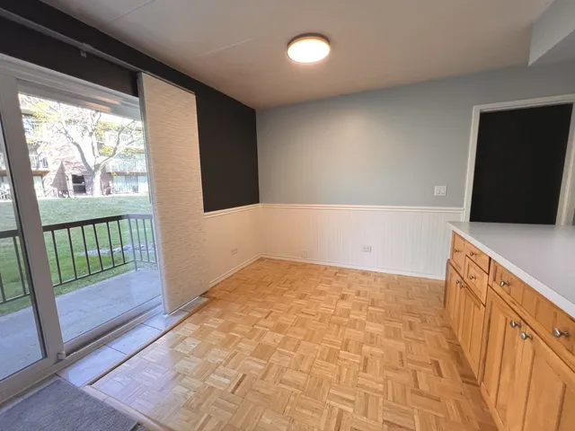 $215,000 | 210 Fountainview Lane, Unit 1A, Lombard, IL 60148