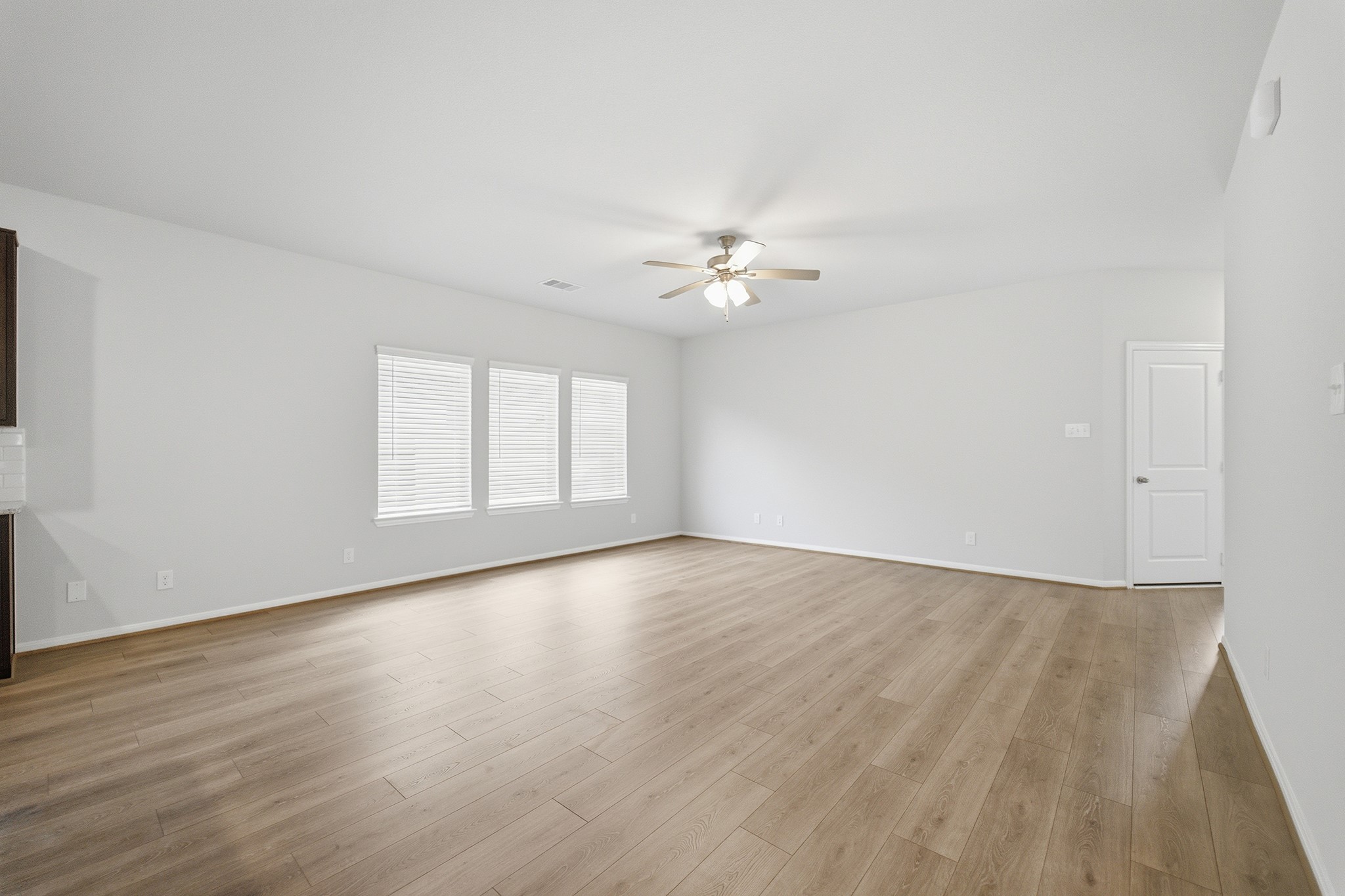 8019 Jasper Mdws Way Angleton, TX 77515 - Photo 14 of 27
