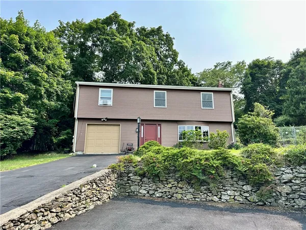 $389,900 | 5 Browne Hill Court, Lincoln, RI 02865