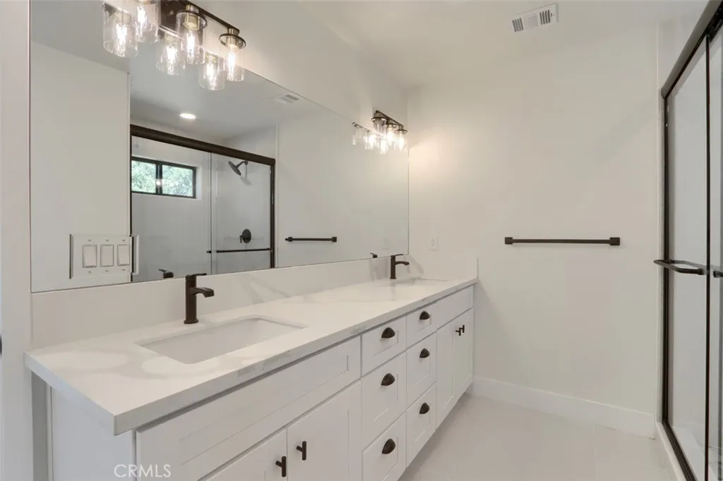 3181 Triangle Park Road Mariposa, CA 95338 - Photo 22 of 44 Primary Bath