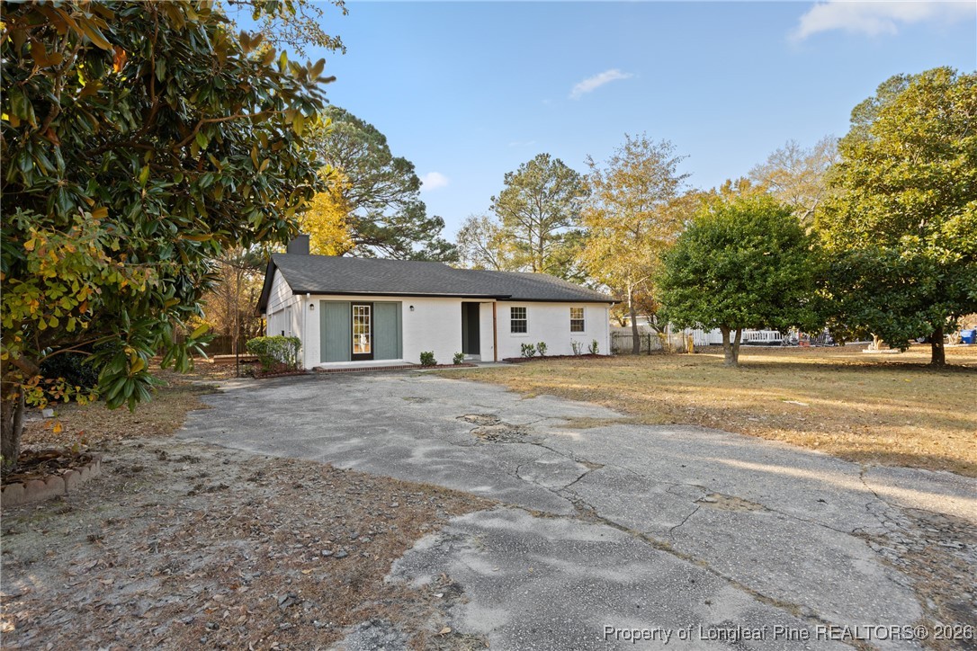 6541 Green Meadow Road Fayetteville, NC 28304 - Photo 4 of 35 a front view of a house with a garden