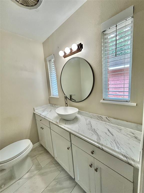 306 Line Drive Gainesville, TX 76240 - Photo 20 of 21 Secondary Vanity with Plenty of Counterspace