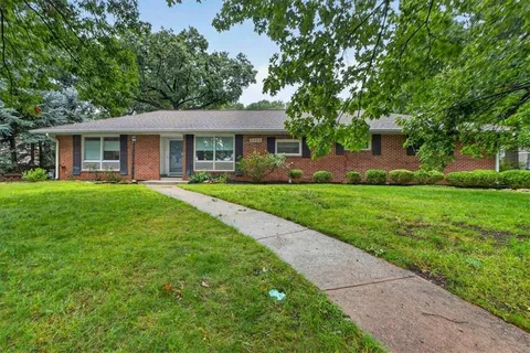 $450,000 | 2800 West 91st Street, Leawood, KS 66206