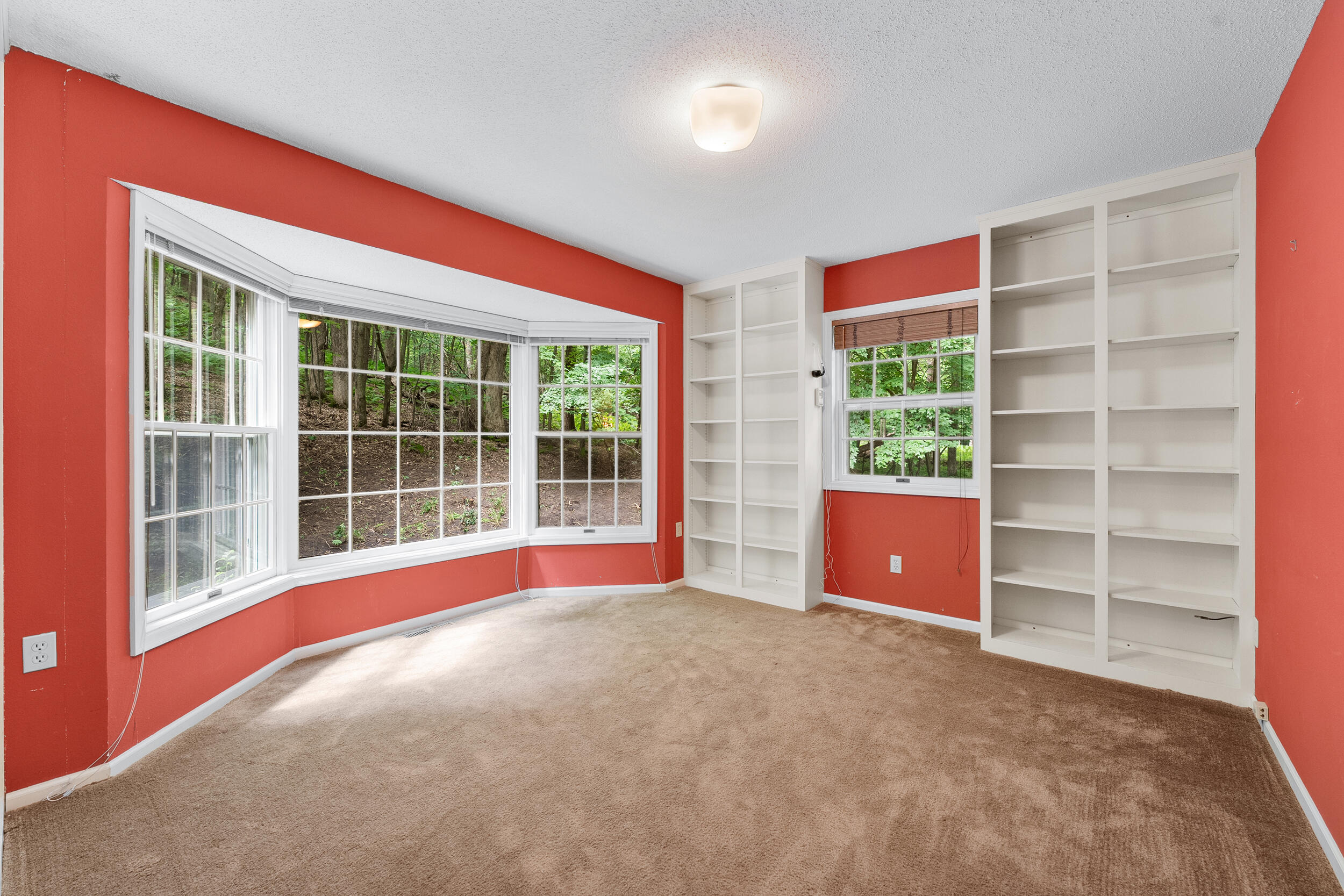 137 Canterbury Road Washington, WI 54701 - Photo 20 of 40 Wall of Built ins