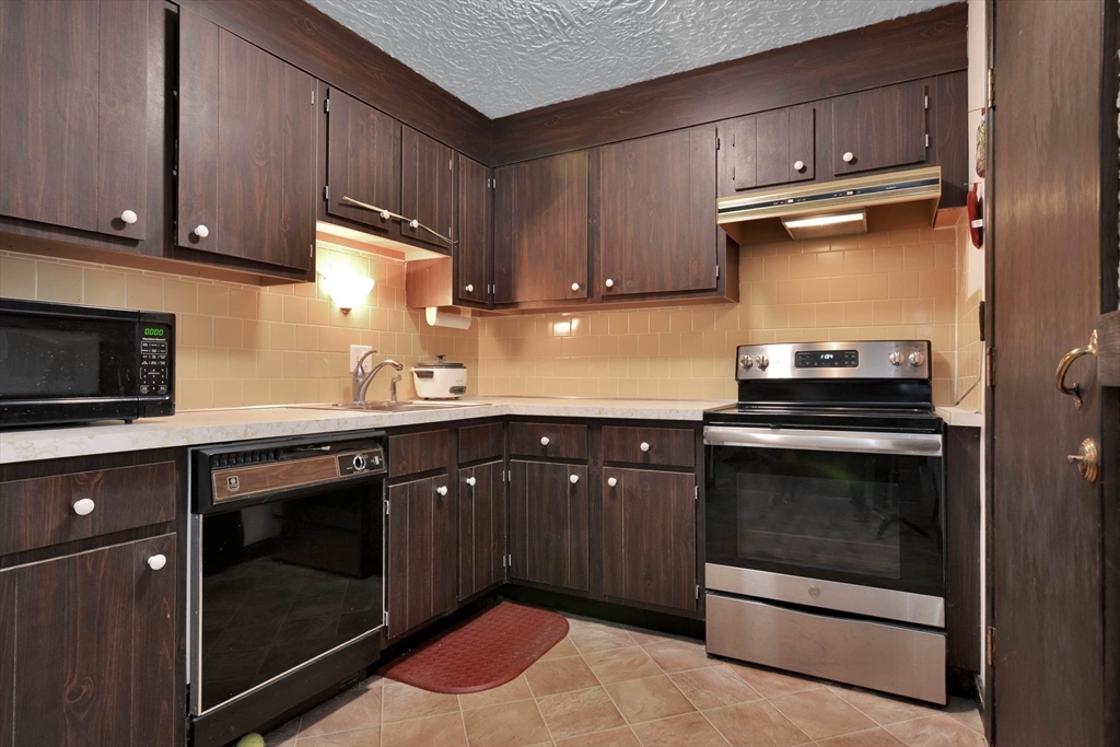 294 Codman Hill Road, Unit 33F Boxborough, MA 01719 - Photo 11 of 31 a kitchen with a sink and stainless steel appliances