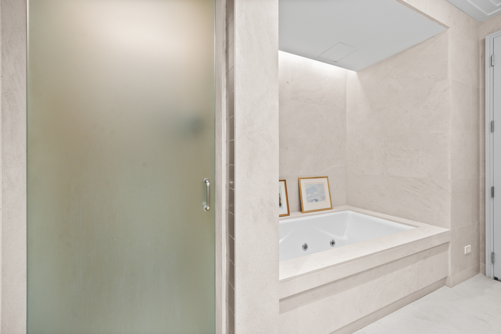 159 East Walton Place, Unit 12D Chicago, IL 60611 - Photo 18 of 25