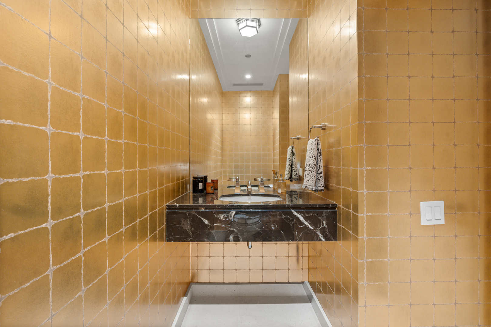 159 East Walton Place, Unit 12D Chicago, IL 60611 - Photo 19 of 25