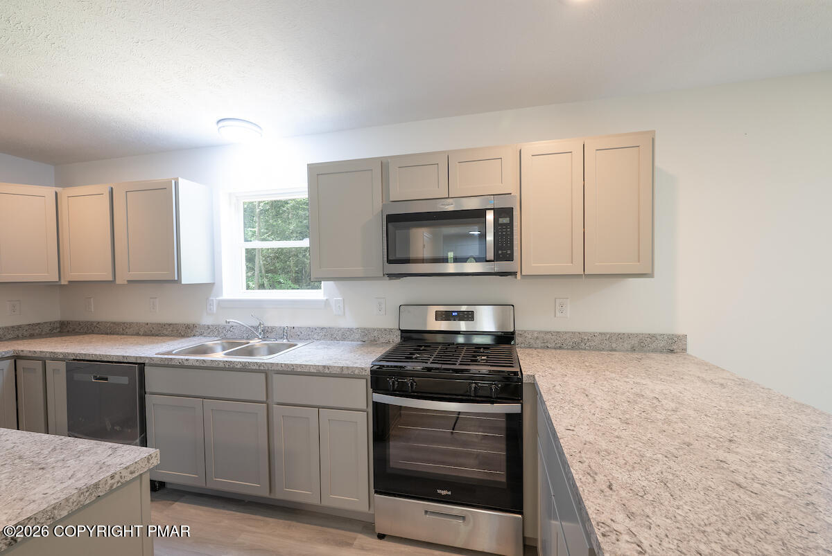 1125 Glouster Road, Unit 3209 Tobyhanna, PA 18466 - Photo 15 of 53 a kitchen with sink a microwave and cabinets