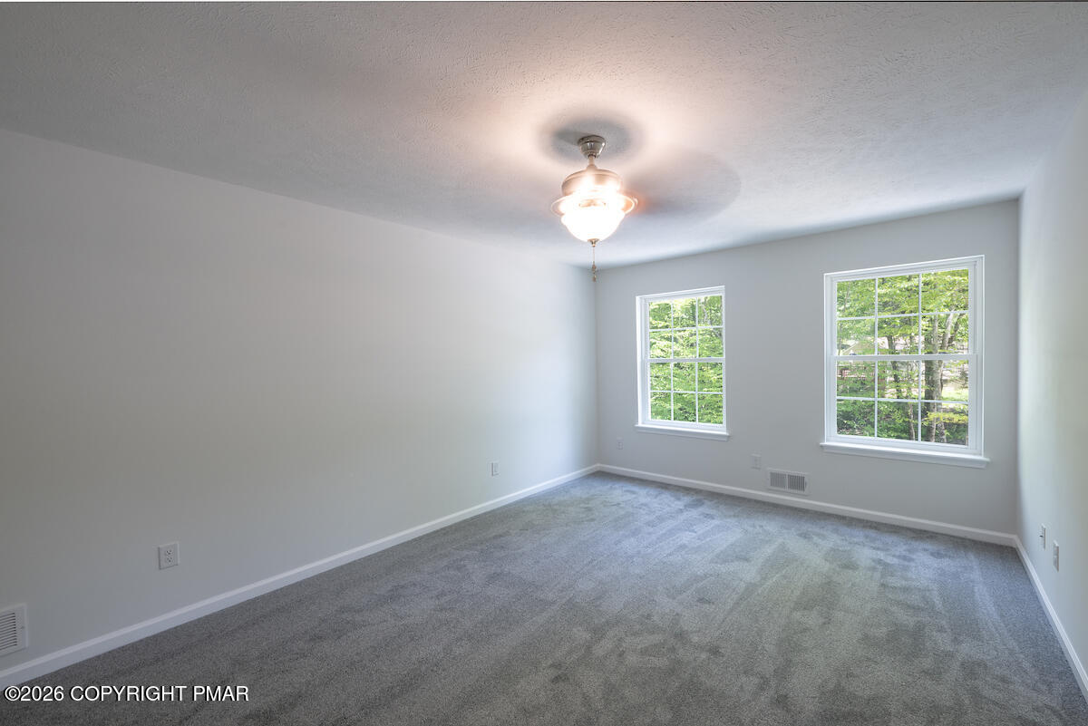 1125 Glouster Road, Unit 3209 Tobyhanna, PA 18466 - Photo 29 of 53 an empty room with a window