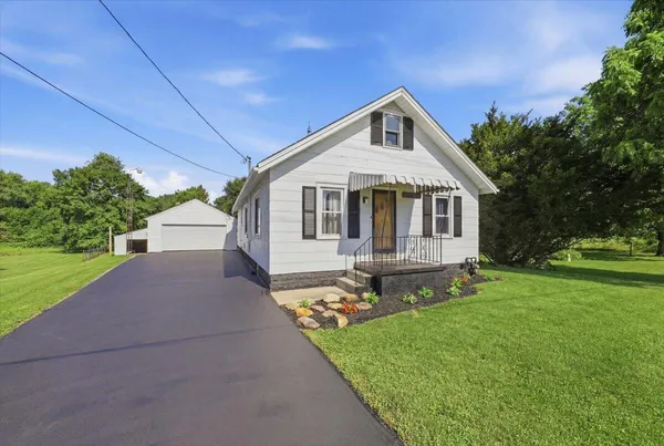 $298,500 | 2955 Mechanicsburg Road, Springfield, OH 45503
