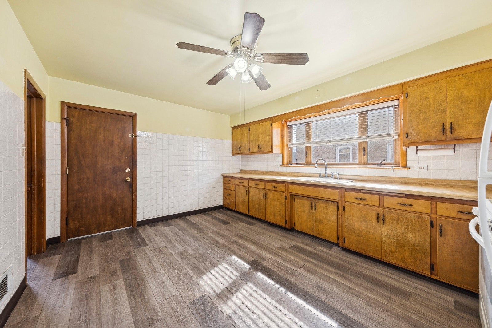 9331 South Pulaski Road Evergreen Park, IL 60805 - Photo 9 of 29 a kitchen with stainless steel appliances granite countertop a sink and cabinets