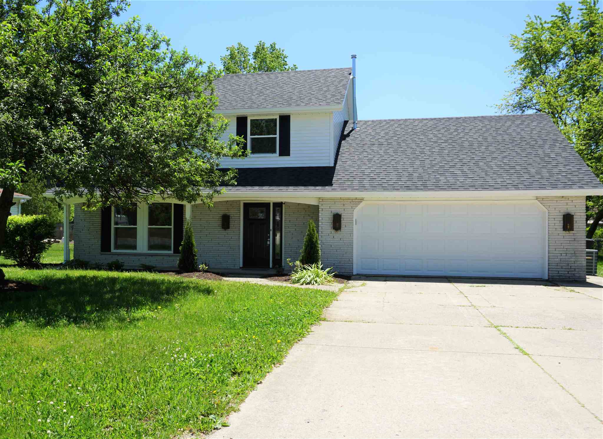 5226 Stellhorn Road Fort Wayne, IN 46815 - Photo 1 of 32