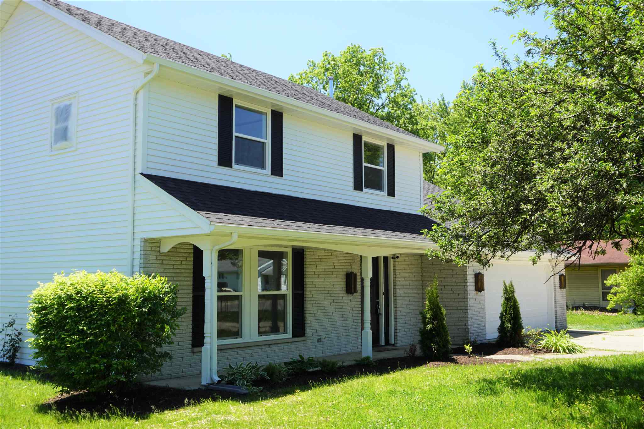 5226 Stellhorn Road Fort Wayne, IN 46815 - Photo 2 of 32
