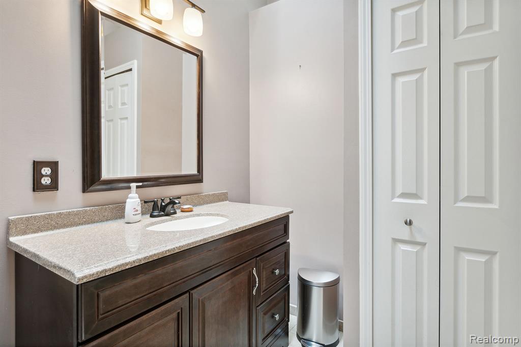 22040 Edgewater Novi, MI 48375 - Photo 33 of 44