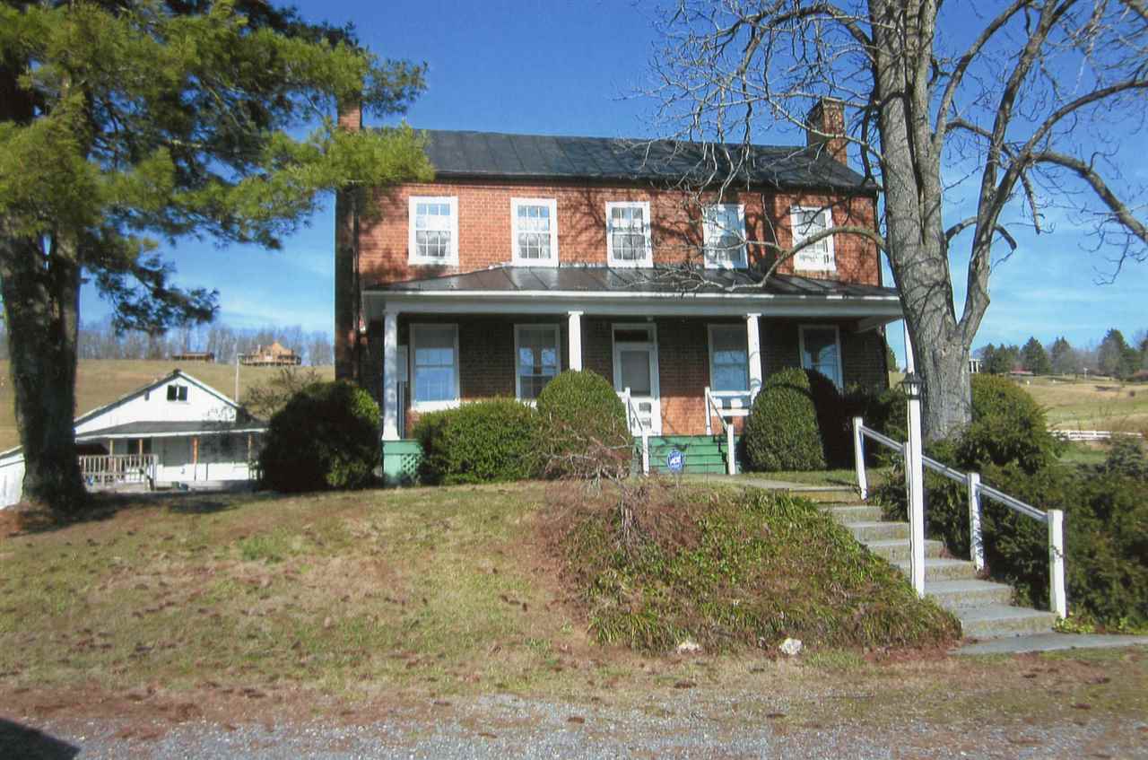 258 Red Hill Road Fairfield, VA 24435 - Photo 2 of 47 a front view of a house with a yard