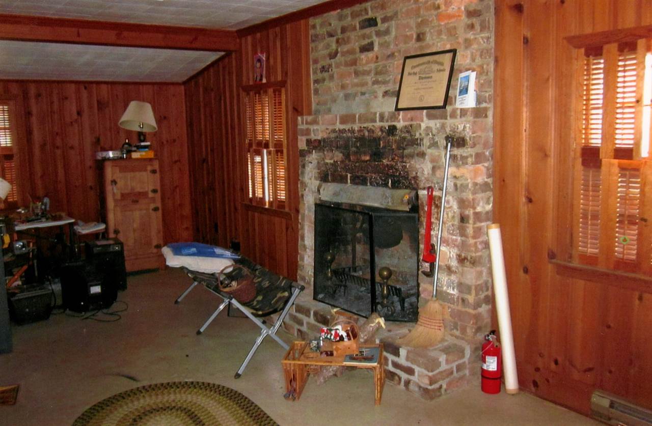 258 Red Hill Road Fairfield, VA 24435 - Photo 33 of 47 a room with furniture