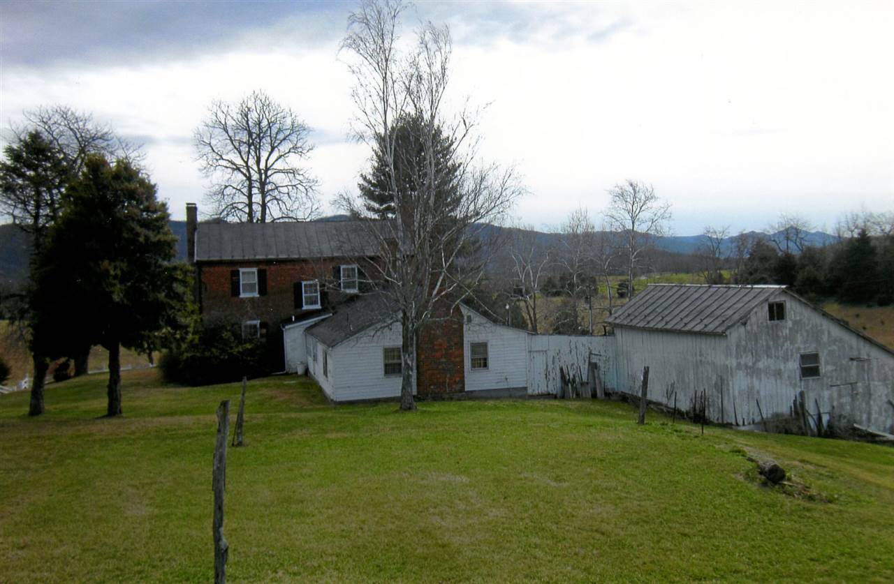 258 Red Hill Road Fairfield, VA 24435 - Photo 8 of 47 a view of a back yard of the house with a garden