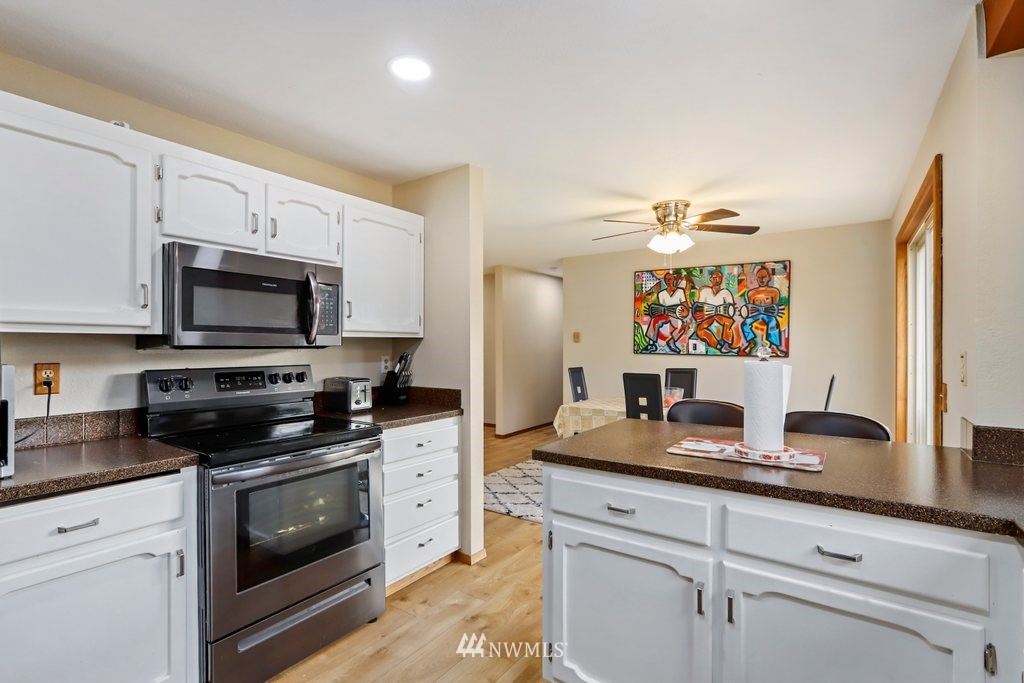 17430 28th Avenue Southeast Bothell, WA 98012 - Photo 8 of 21 Gallery Image 8