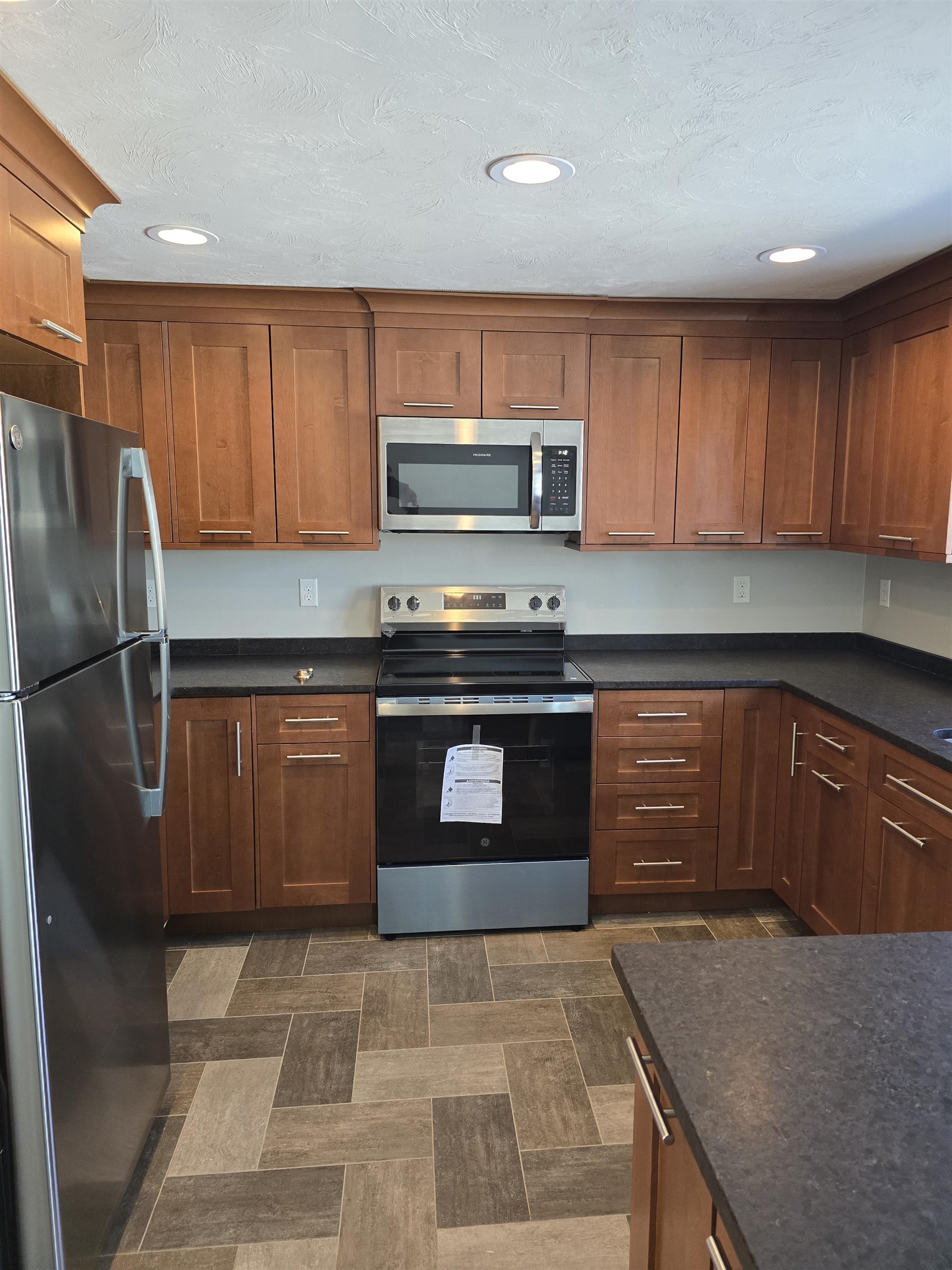 3 R Bonnie Lane Derry, NH 03038 - Photo 12 of 40