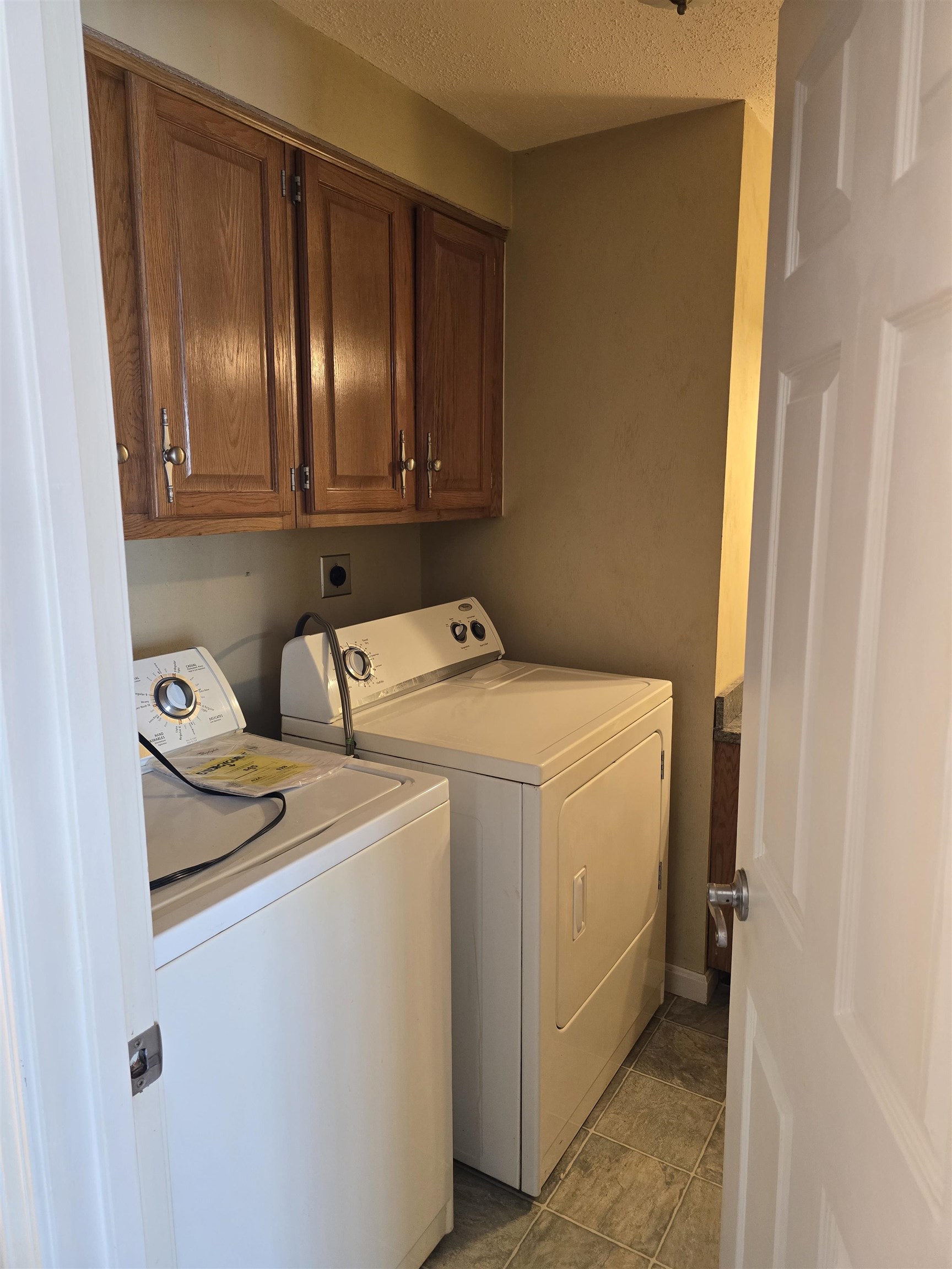 3 R Bonnie Lane Derry, NH 03038 - Photo 8 of 40