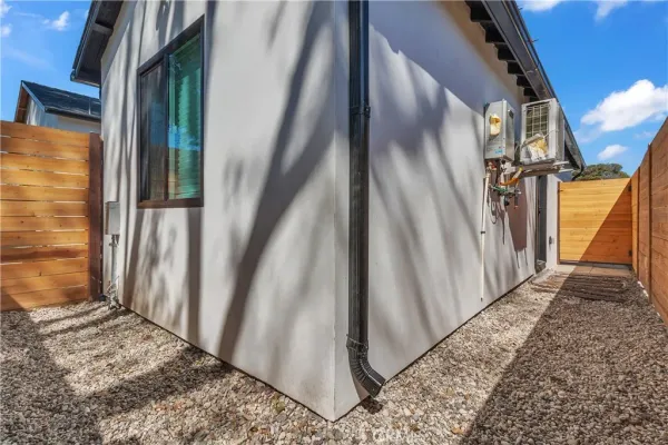 $1,915 | 162 East Adair Street, Unit 1/2, Long Beach, CA 90805