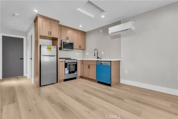 $1,915 | 162 East Adair Street, Unit 1/2, Long Beach, CA 90805