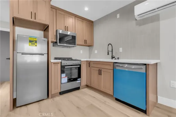 $1,915 | 162 East Adair Street, Unit 1/2, Long Beach, CA 90805