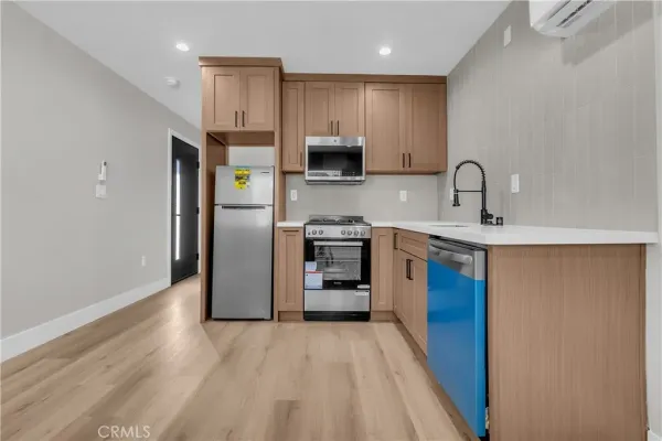 $1,915 | 162 East Adair Street, Unit 1/2, Long Beach, CA 90805