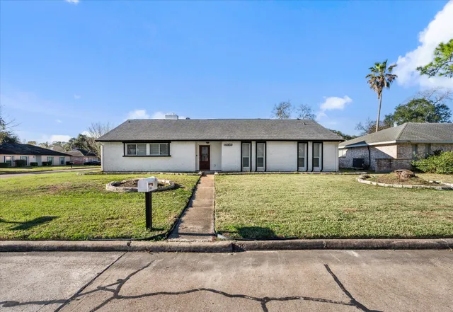 $2,350 | 16930 Stardale Lane, Friendswood, TX 77546