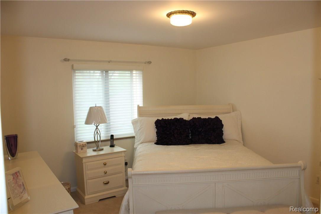 1449 North Dye Road Flint, MI 48532 - Photo 22 of 41 1449 N. Dye Rd bed 3