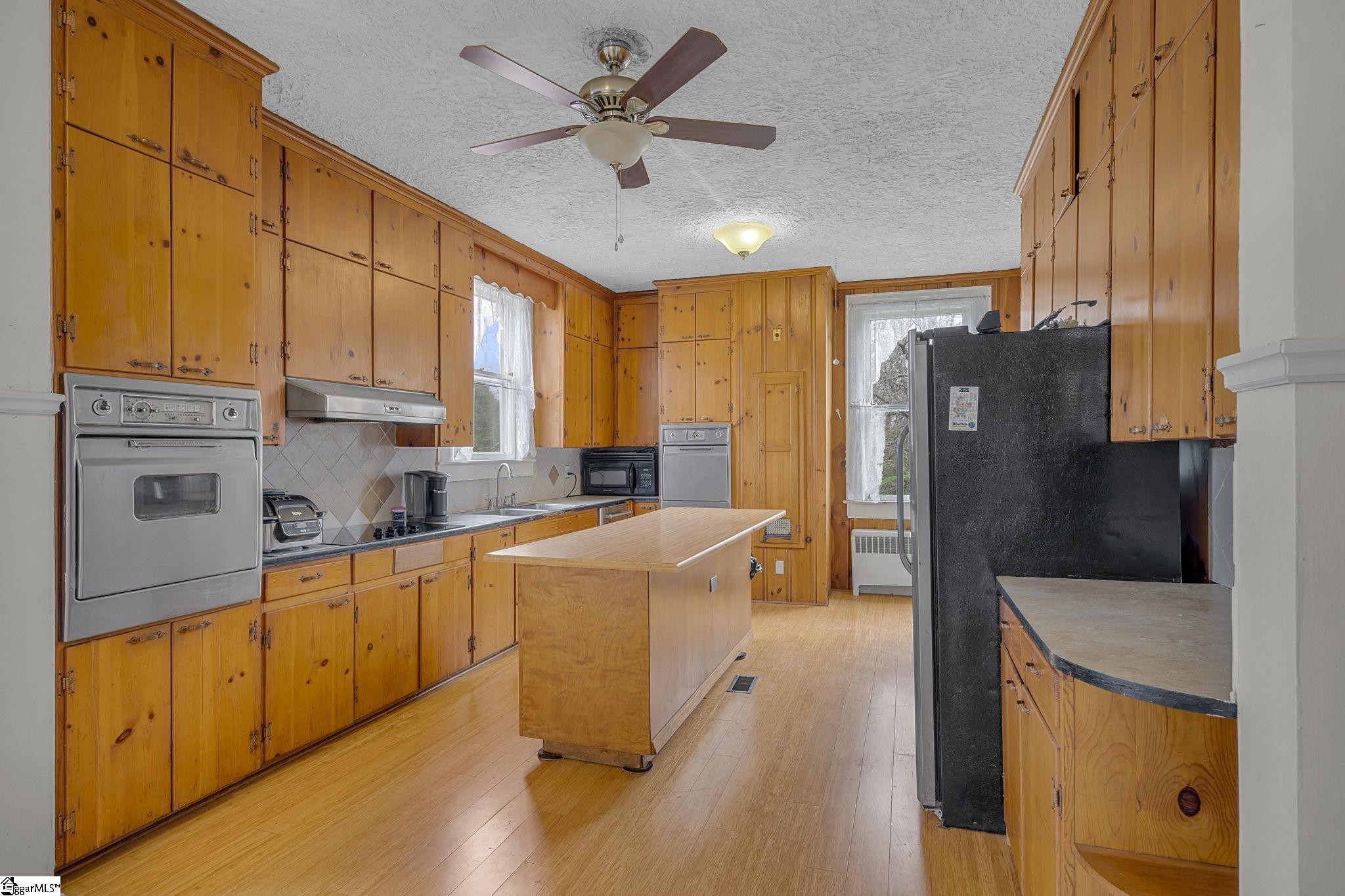 508 North Broad Street Clinton, SC 29325 - Photo 16 of 49