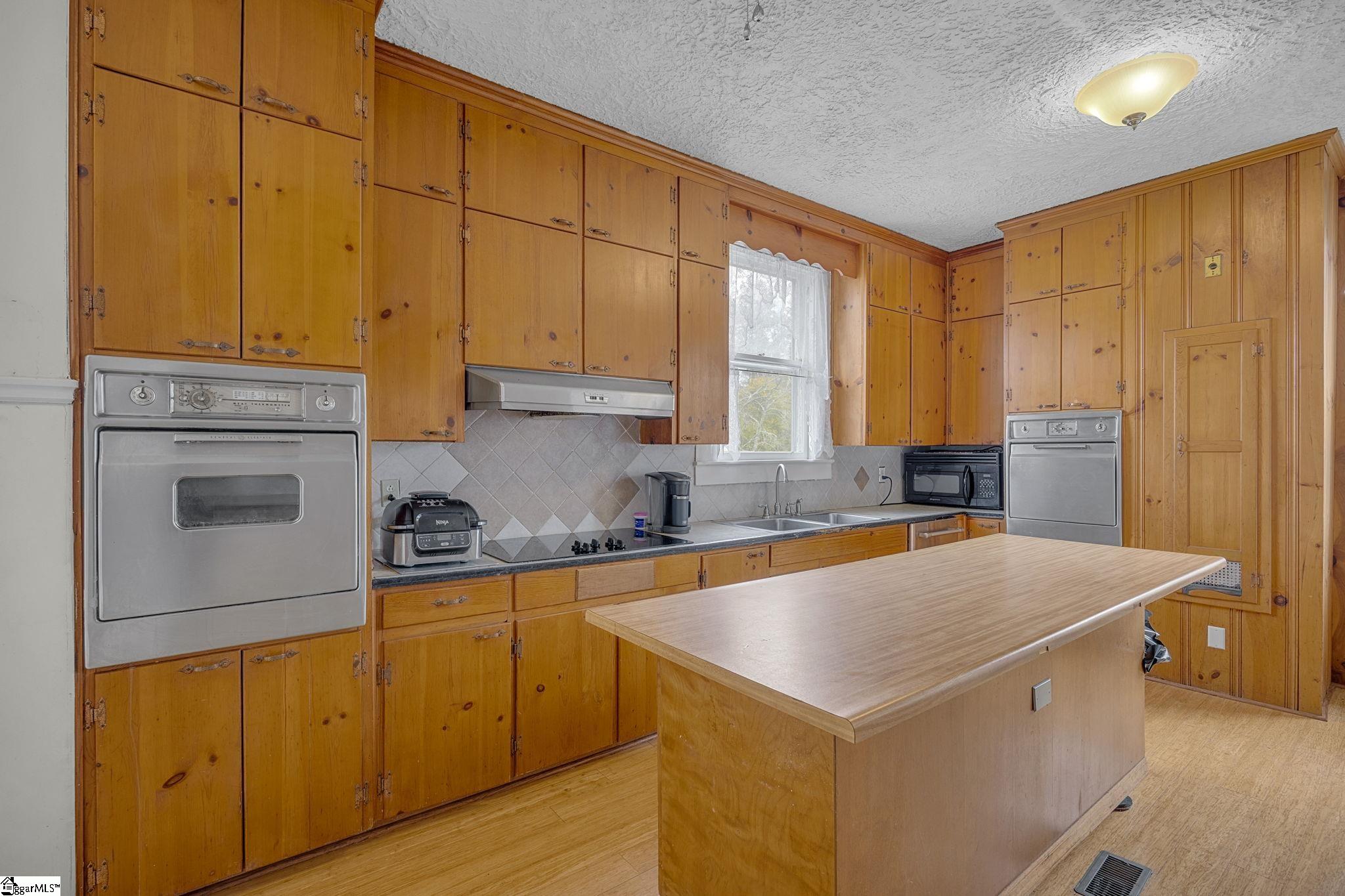 508 North Broad Street Clinton, SC 29325 - Photo 18 of 49