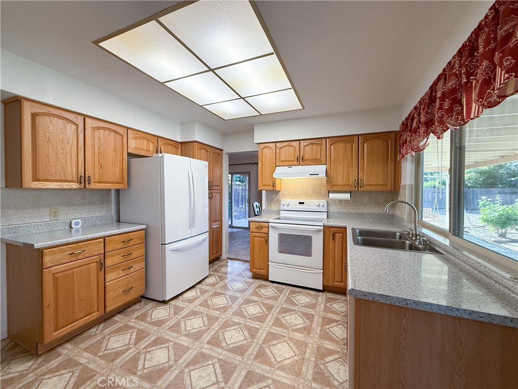3341 Happy Isles Court Merced, CA 95340 - Photo 5 of 16