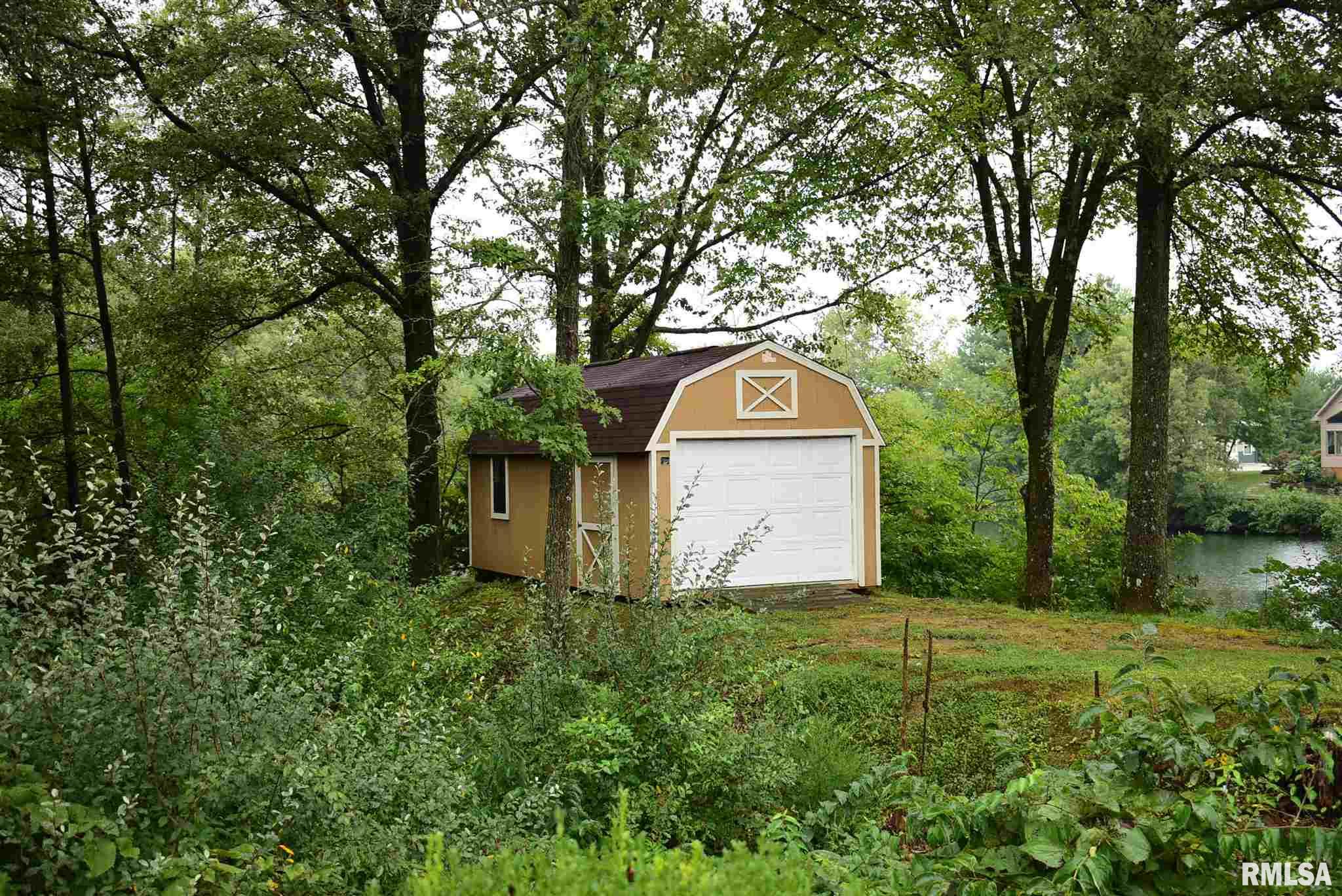 10469 Chayla Road Marion, IL 62959 - Photo 6 of 30