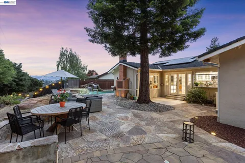 $1,579,000 | 5736 Medallion Court, Castro Valley, CA 94552