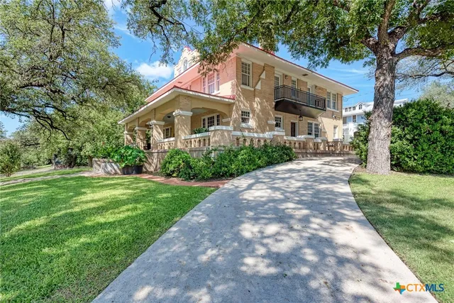 $997,500 | 401 West 4th Street, Lampasas, TX 76550