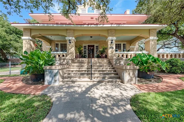 $997,500 | 401 West 4th Street, Lampasas, TX 76550