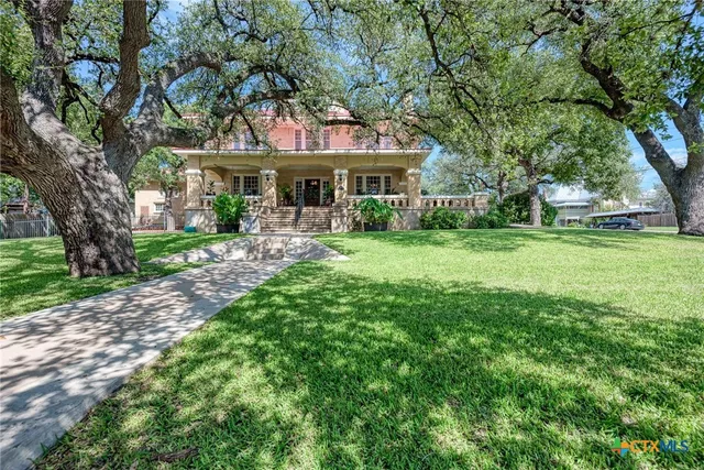 $997,500 | 401 West 4th Street, Lampasas, TX 76550