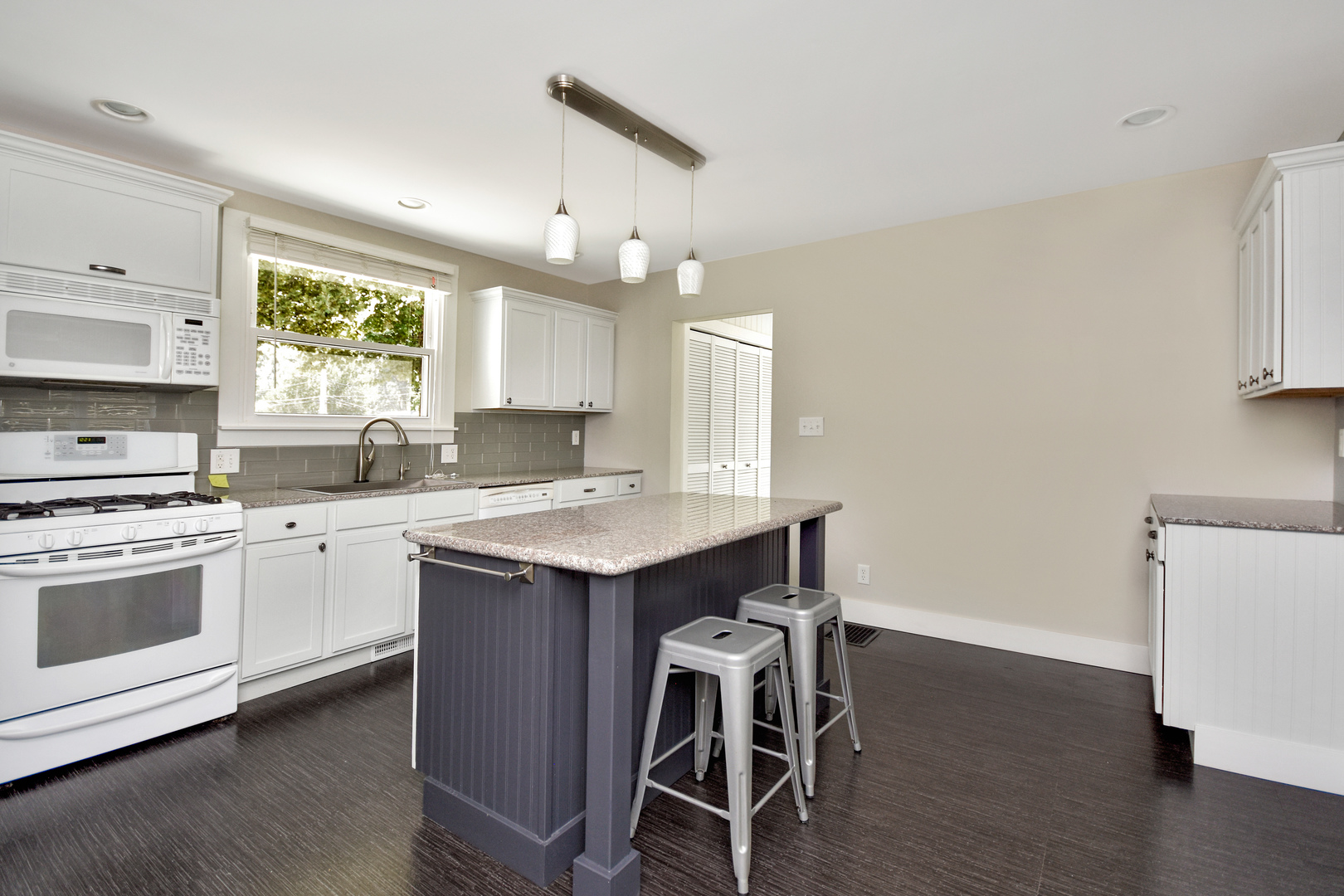 802 South Mercer Avenue Bloomington, IL 61701 - Photo 18 of 63