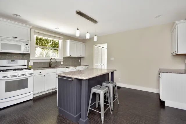 $384,900 | 802 South Mercer Avenue, Bloomington, IL 61701