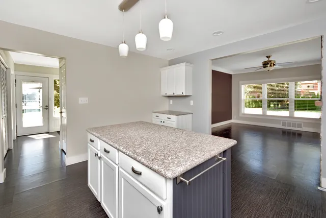 $384,900 | 802 South Mercer Avenue, Bloomington, IL 61701