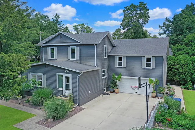 $384,900 | 802 South Mercer Avenue, Bloomington, IL 61701